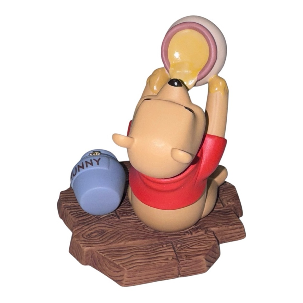 Pooh & Friends (NWT) “Life Is Sweet” collectible, porcelain figurine - Picture 5 of 11
